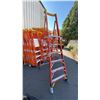 Image 2 : WERNER PODIUM 6' ORANGE CARBON FIBER INDUSTRIAL PLATFORM LADDER