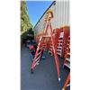 Image 2 : WERNER PODIUM 6' ORANGE CARBON FIBER INDUSTRIAL PLATFORM LADDER