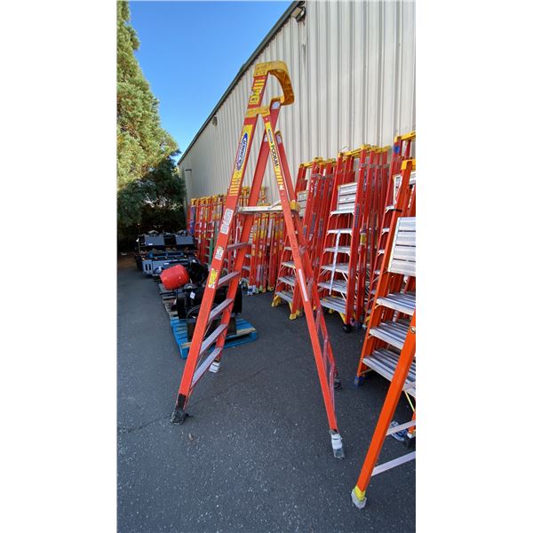 WERNER PODIUM 6' ORANGE CARBON FIBER INDUSTRIAL PLATFORM LADDER