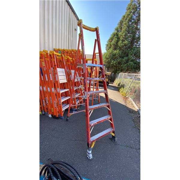 WERNER PODIUM 6' ORANGE CARBON FIBER INDUSTRIAL PLATFORM LADDER