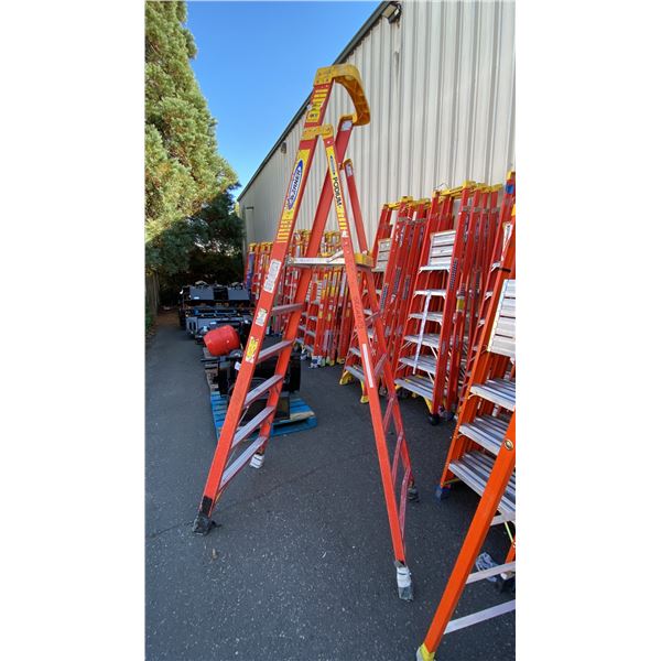 WERNER PODIUM 6' ORANGE CARBON FIBER INDUSTRIAL PLATFORM LADDER