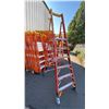 Image 2 : WERNER PODIUM 6' ORANGE CARBON FIBER INDUSTRIAL PLATFORM LADDER