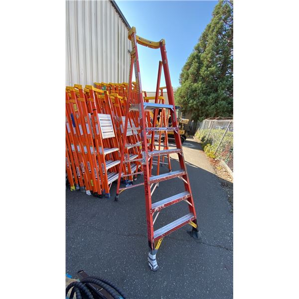 WERNER PODIUM 6' ORANGE CARBON FIBER INDUSTRIAL PLATFORM LADDER