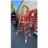 Image 1 : WERNER PODIUM 4' ORANGE CARBON FIBER INDUSTRIAL PLATFORM LADDER