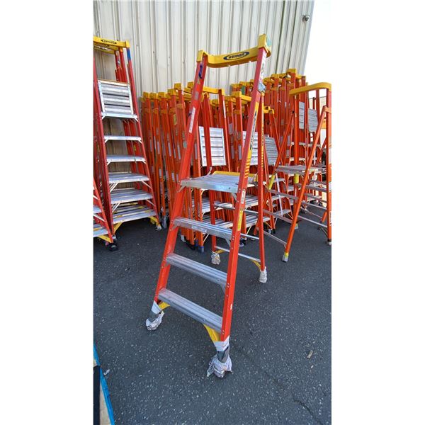 WERNER PODIUM 4' ORANGE CARBON FIBER INDUSTRIAL PLATFORM LADDER