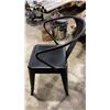 Image 3 : 4 METAL CURVED BACK MODERN CAFE CHAIRS