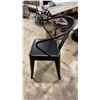 Image 3 : 4 METAL CURVED BACK MODERN CAFE CHAIRS