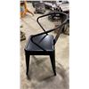 Image 3 : 4 METAL CURVED BACK MODERN CAFE CHAIRS