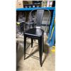 Image 2 : 5 METAL CURVED BACK MODERN BAR HEIGHT CHAIRS