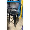 Image 2 : 5 METAL CURVED BACK MODERN BAR HEIGHT CHAIRS