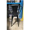 Image 4 : 5 METAL CURVED BACK MODERN BAR HEIGHT CHAIRS