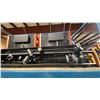 Image 3 : SHELF OF BLACK ADJUSTABLE TRACK LIGHTING