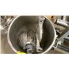 Image 2 : 20" DIAMETER LARGE QUART MIXING BOWL WITH 3 MIXING HEAD ATTACHMENTS
