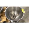 Image 3 : 2- 16" DIAMETER LARGE QUART MIXING BOWLS