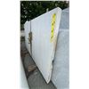 Image 1 : 1 STONE COUNTERTOP SLAB WHITE WITH GREY GRAIN APPROX 8' 8"L X 5' 2"W X 1 1/4" THICK