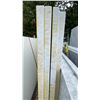 Image 2 : 1 STONE COUNTERTOP SLAB WHITE WITH GREY GRAIN APPROX 8' 8"L X 5' 2"W X 1 1/4" THICK