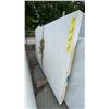 Image 1 : 1 STONE COUNTERTOP SLAB WHITE WITH GREY GRAIN APPROX 8' 8"L X 5' 2"W X 1 1/4" THICK