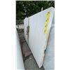 Image 1 : 1 STONE COUNTERTOP SLAB WHITE WITH GREY GRAIN APPROX 8' 8"L X 5' 2"W X 1 1/4" THICK