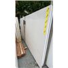 Image 1 : 1 WHITE STONE WITH GREY GRAIN COUNTERTOP SLAB APPROX 10' 7"L X 5' 4"W X 1 1/4" THICK