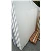 Image 1 : 1 WHITE STONE COUNTERTOP SLAB APPROX 10' 7"L X 5' 4"W X 3/4" THICK