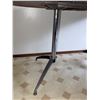 Image 5 : Mid Century Modern Dining Table with Four Swivel Chairs