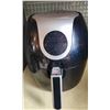 Image 3 : Insignia NS-AF50BK2-C Digital Air Fryer and Frigidaire EFI206-COPPER Ice Maker