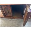 Image 5 : Wooden Tabletop with Circular Inlay Design