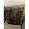Image 6 : Two-Seat Fabric Loveseat with Patterned Cushions