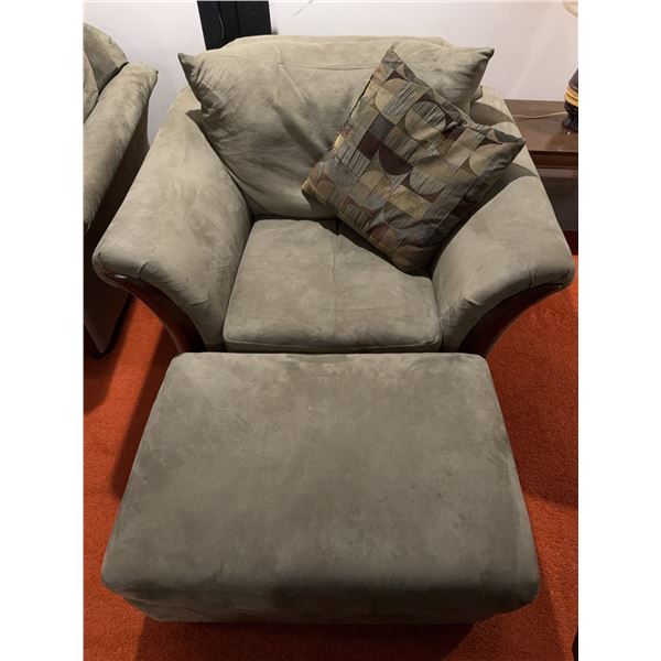 Upholstered Armchair with Ottoman