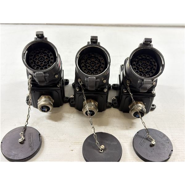 Lot of (3) Plugs #DXN25C
