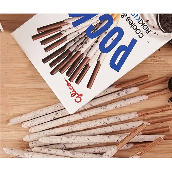 Glico Pocky Cookies & Cream, 8 Boxes