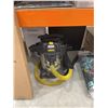 Image 2 : DEWALT Stainless Steel Shop Vacuum