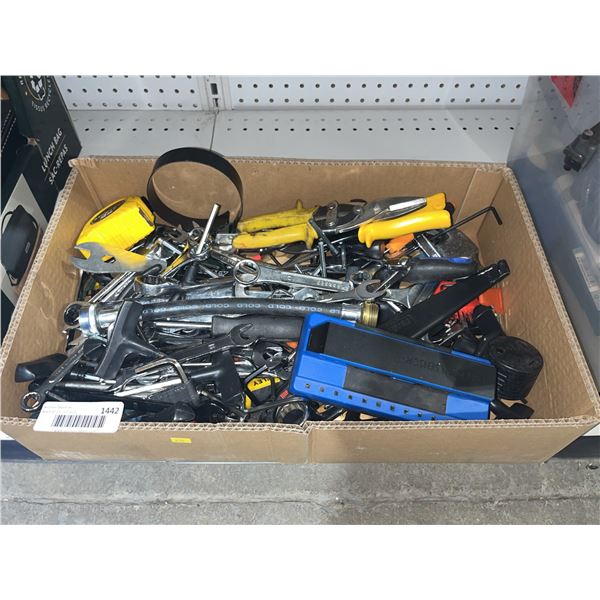 Hand Tools With Socket Set