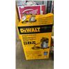 Image 2 : DEWALT 36 L/8 GAL. STAINLESS STEEL WET-DRY VACUUM