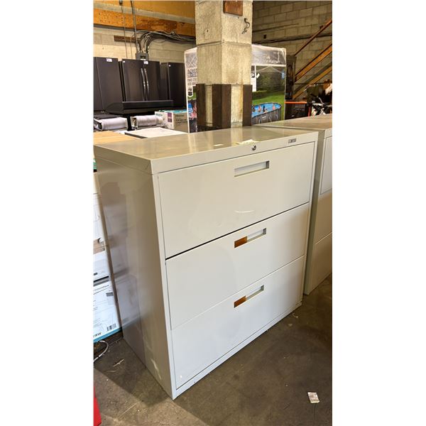 METAL 3-DRAWER FILING CABINET