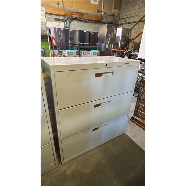 METAL 3-DRAWER FILING CABINET