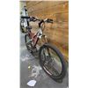 Image 2 : WARP GIANT DS ONE 27 SPEED BICYCLE *FRONT BRAKE DOESN'T WORK*