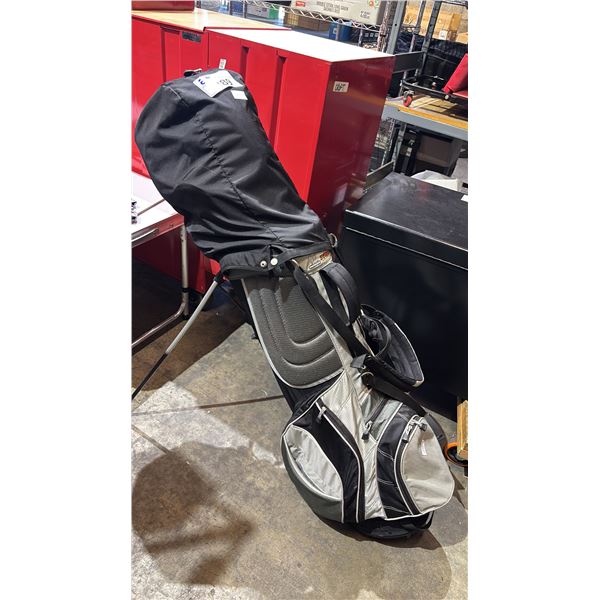 NIKENT RIGHT HAND GOLF CLUBS WITH BAG