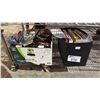 Image 1 : SHELF OF ASSORTED ITEMS INCLUDING BOOKS, HOTWHEELS, WINTER CAP AND MORE