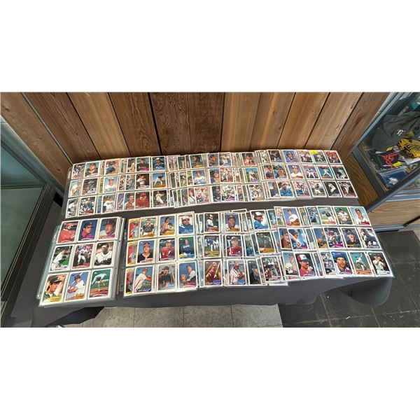 COMPLETE SET OF 1989 TOPPS BASEBALL CARDS IN TRADING CARD SLEEVES