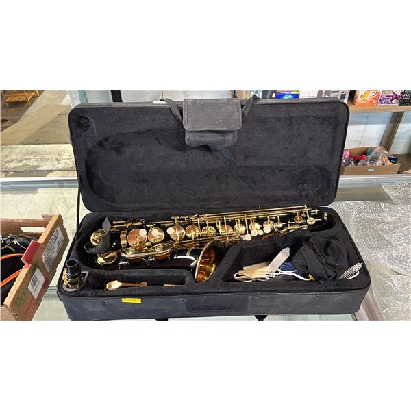 AMMOON ALTO SAXOPHONE IN FITTED CASE