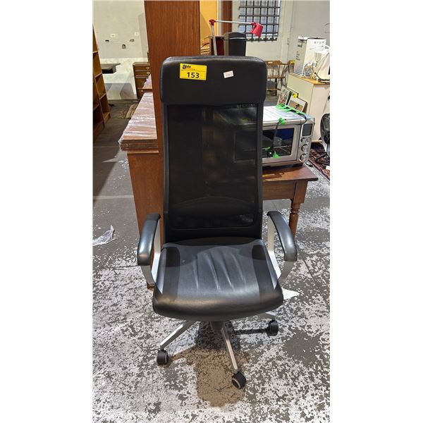 BLACK MESH BACK OFFICE CHAIR WITH ARM RESTS