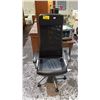 Image 1 : BLACK MESH BACK OFFICE CHAIR WITH ARM RESTS