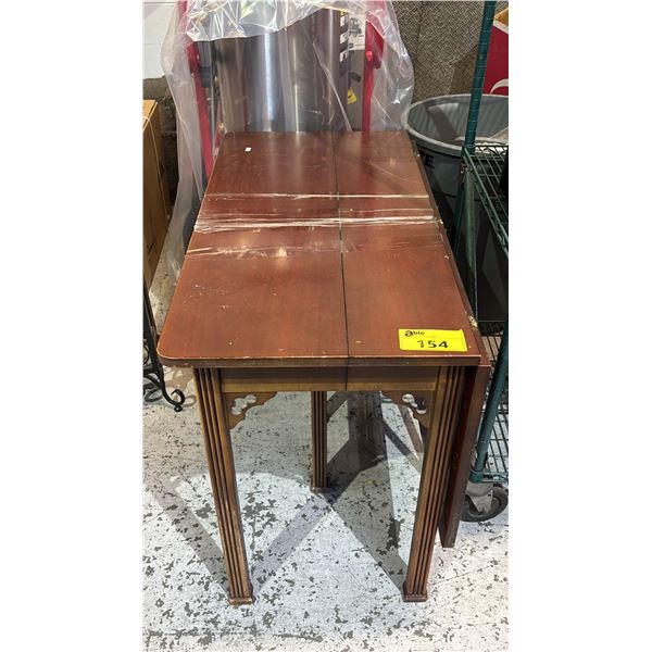 WOODEN DINING TABLE *LEAF ISSUE DOES NOT CLOSE*