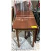 Image 1 : WOODEN DINING TABLE *LEAF ISSUE DOES NOT CLOSE*