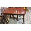Image 2 : WOODEN DINING TABLE *LEAF ISSUE DOES NOT CLOSE*