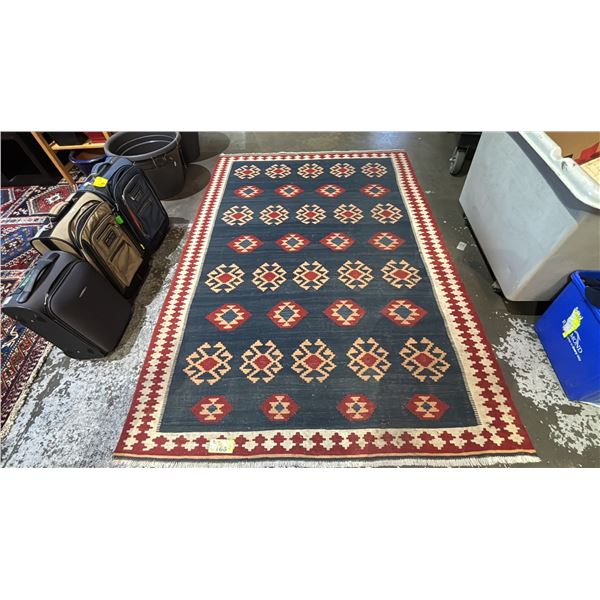 HAND WOVEN FLATWEAVE AREA RUG: APPROX. 101" X 69.5"