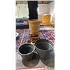 Image 2 : 2-TIER WOOD SHELF WITH ASSORTED PLANT POTS
