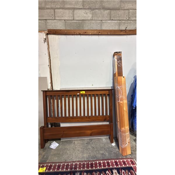 WOOD QUEEN SIZE BEDFRAME WITH HEADBOARD & FOOTBOARD