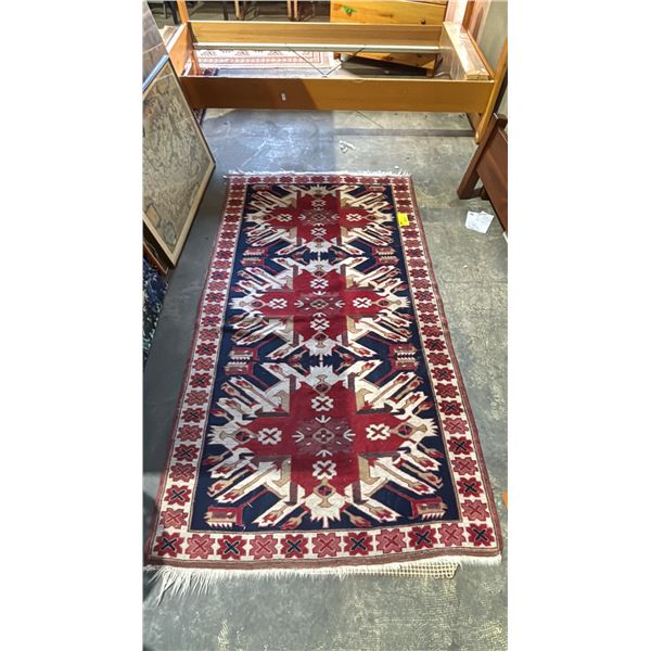HAND-KNOTTED PERSIAN STYLE AREA RUG: APPROX. 80" X 43"
